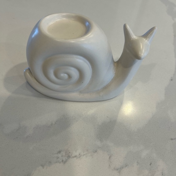 Two White Ceramic Snail Tea Light Candle Holders - Picture 3 of 6